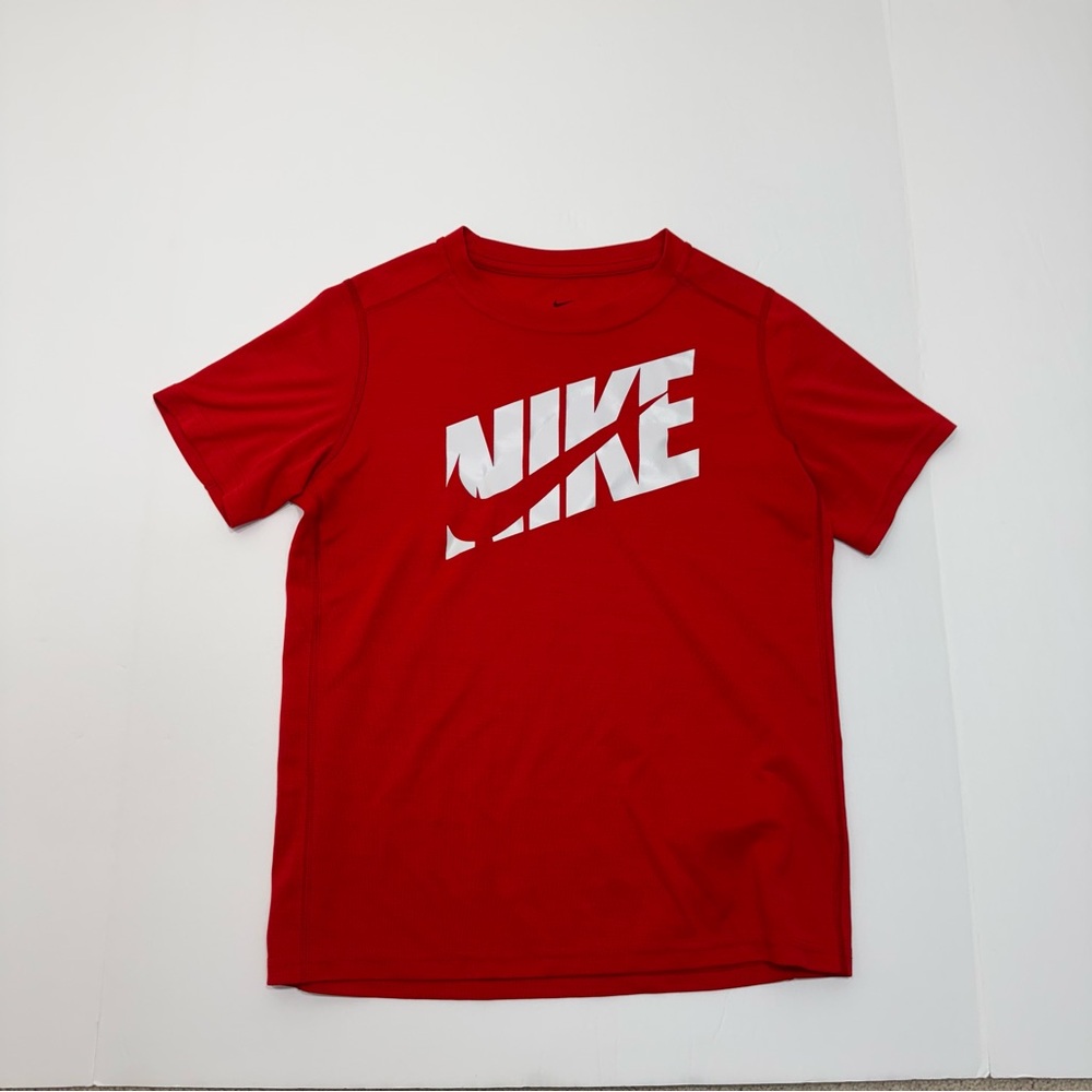 Nike Dri-Fit Red Short Sleeve Tee-Shirt Size Medium